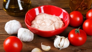 Mujdei de usturoi. 10 rețete de mujdei de usturoi delicios