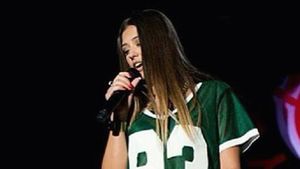 A avut parte de o surpriza de proportii! Antonia a gasit asta pe masina dupa un concert: "Am stat doua ore si jumate in frig"