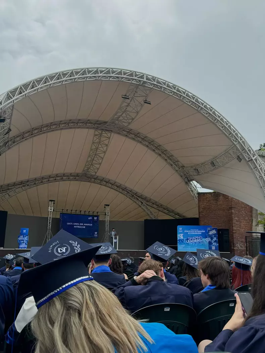 Ce mare este Ianca, fiica lui Răzvan Simion. Apariția de la absolvire i-a surprins pe fani