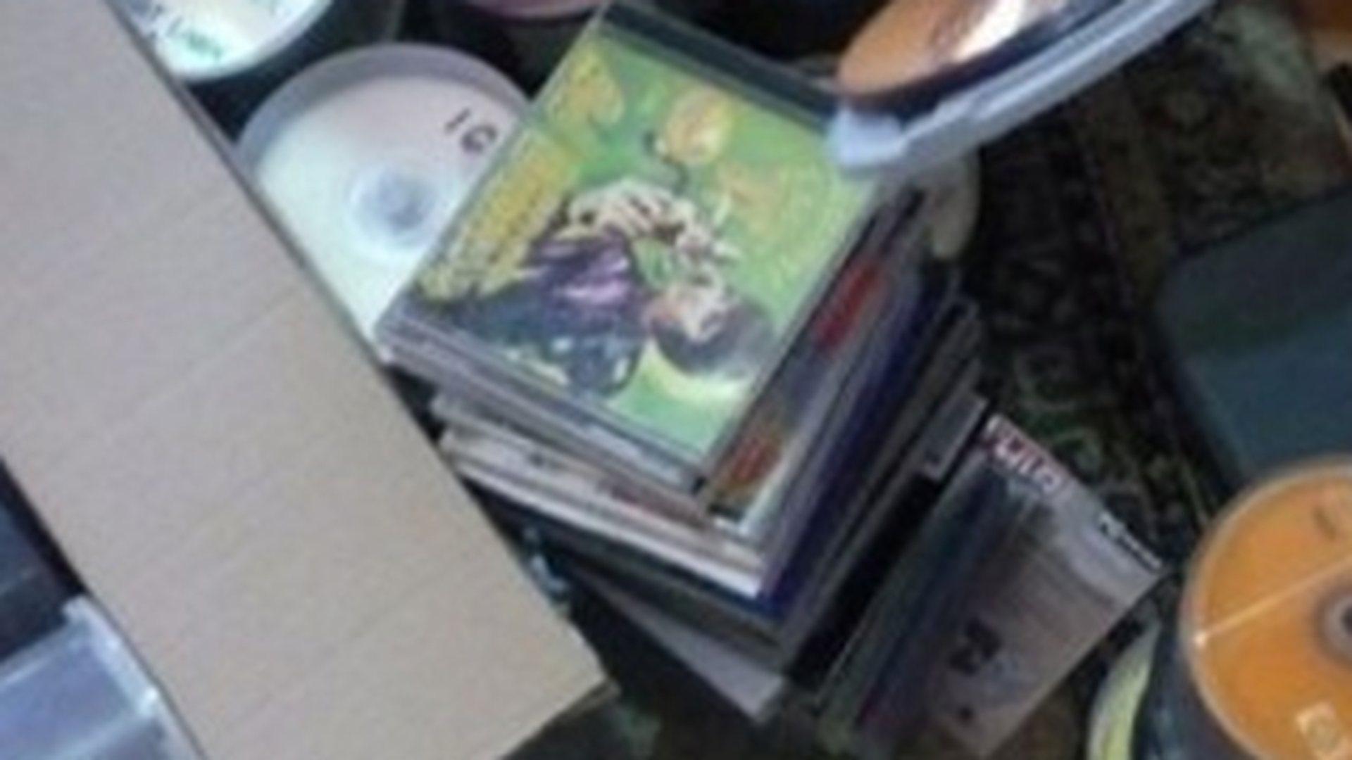 Marea Britanie va legaliza "piratarea" CD-urilor si DVD-urilor