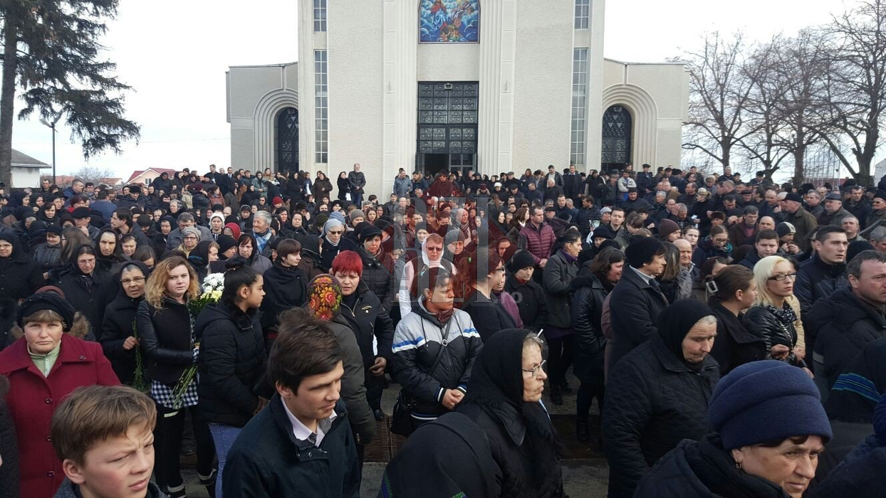 Primarul din Iaşi şi-a condus soţia pe ultimul drum! Imagini dureroase de la înmormântare