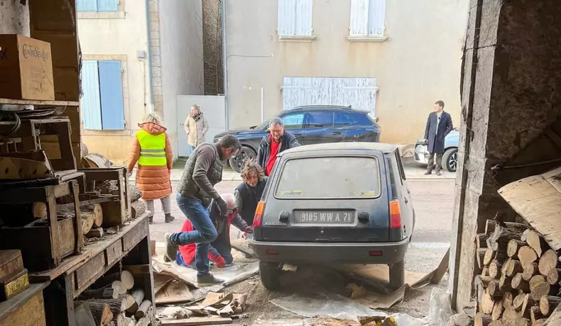 O mașină Renault din 1982 a ajuns să coste cât un apartament. Cât s-a plătit pentru ea