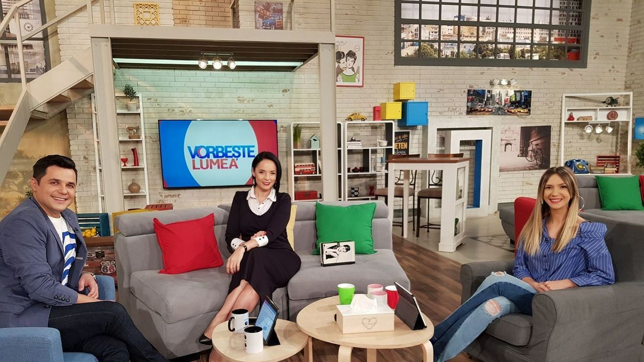 A purtat o ţinută neobişnuită pentru stilul ei: "Mergi la schit?". Andreea Marin "se încuscreşte" cu fostul ei coleg, Cove: "Merg relaţiile cu băieţii mai mici"