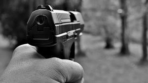VIDEO / O tânără a fost împuşcată în timp ce făcea un live pe Facebook. Poliţiştii au identificat principalul suspect 
