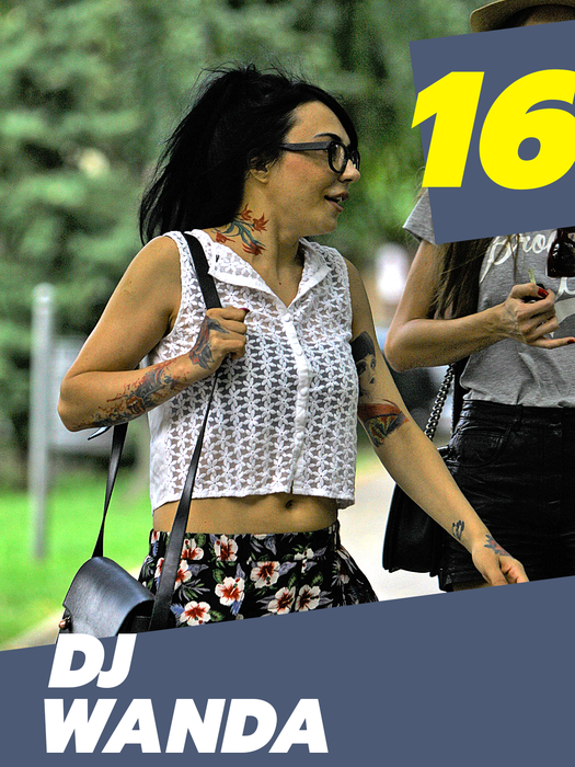 TOP 30 sexy-vedete care și-au scos abdomenul la ”interval”! Antonia, Alexandra Stan și Otniela n-au avut ”milă” de trecători!
