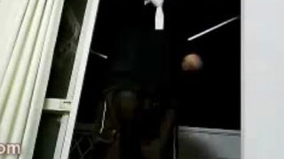 VIDEO HORROR! Un tanar de 24 de ani si-a transmis sinuciderea pe internet!