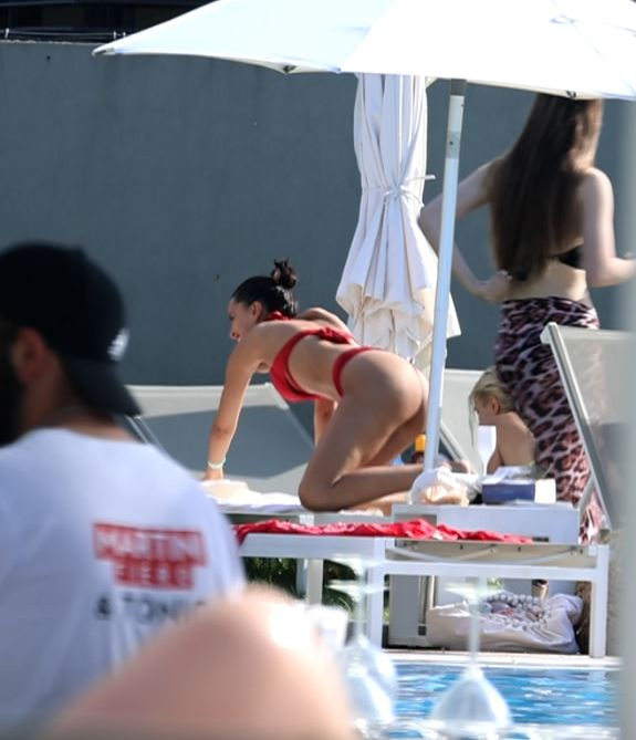 Bianca Marina, super-sexy la piscină (Foto: CANCAN.RO)