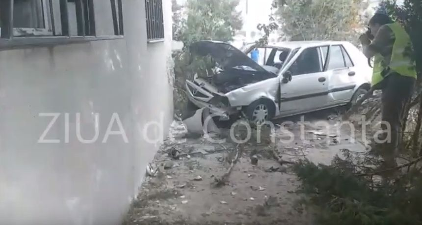 Accident uluitor la Constanța! A intrat cu mașina într-un bloc