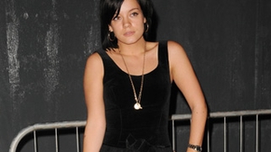 Lily Allen a primit trei distinctii Ivor Novello