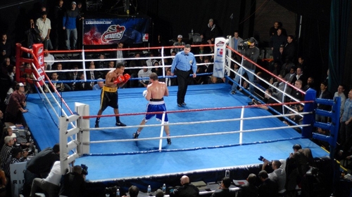 Scene uluitoare în ring! Un boxer și-a lovit antrenorul de mai multe ori VIDEO