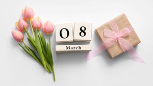 Florile potrivite pentru 8 Martie: Ce simbolizează lalelele, freziile și trandafirii oferiți de Ziua Femeii