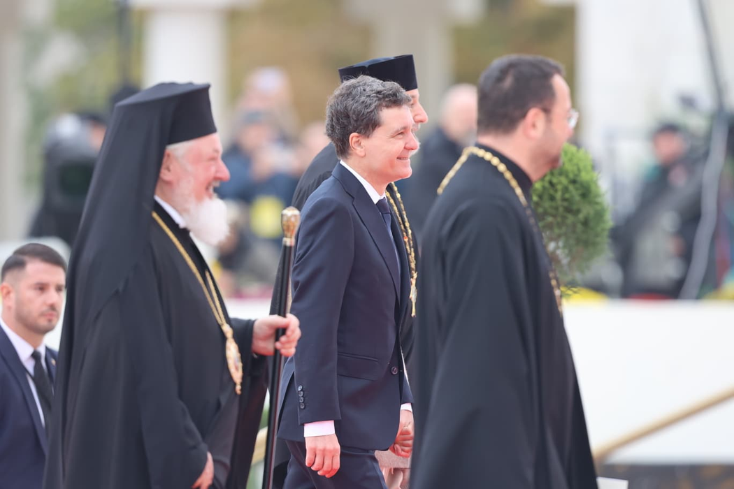 Fiul lui Nicușor Dan a oferit un moment viral la Catedrala Mântuirii Neamului! Gestul lui l-a făcut pe președintele României să râdă
