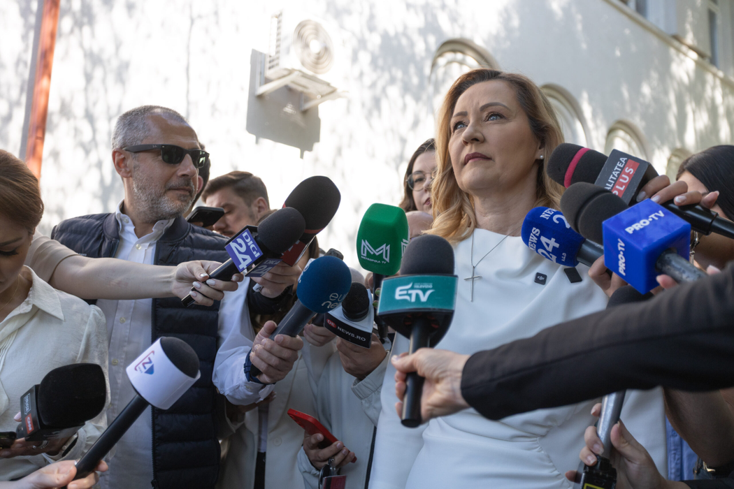 ”Albă ca zăpada” din ziua alegerilor: Elena Lasconi. Câștigătoarea primului tur din 2024, ținută imaculată la vot