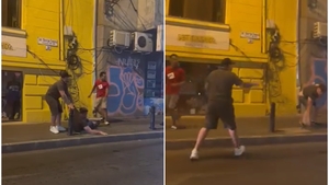 Scene de groază în centrul Capitalei. Mai mulți tineri și-au împărțit pumni și picioare, în plină stradă
