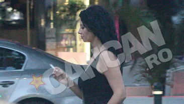 Doar un orb nu ar intoarce capul dupa ea! Cand fumeaza mama Antoniei pe strada, toti barbatii ii cad prada!