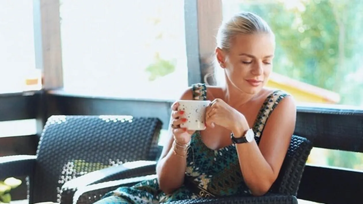 Jojo, la proba costumului de baie! Cum arată actriţa la 7 luni după ce a născut