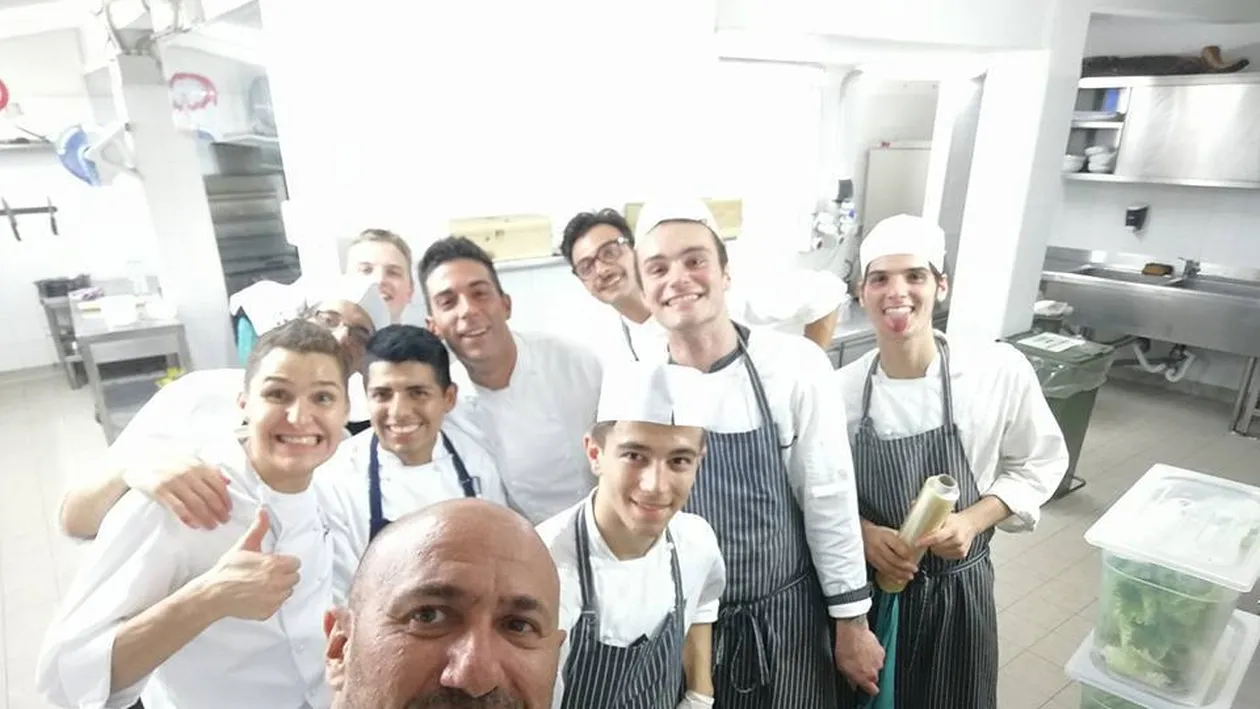 Chef Cătălin Scărlătescu renunţă la bucătărie pentru sailing