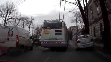 Un șofer din Timișoara a fost amendat, după ce a claxonat o mașină de poliție care încurca traficul rutier