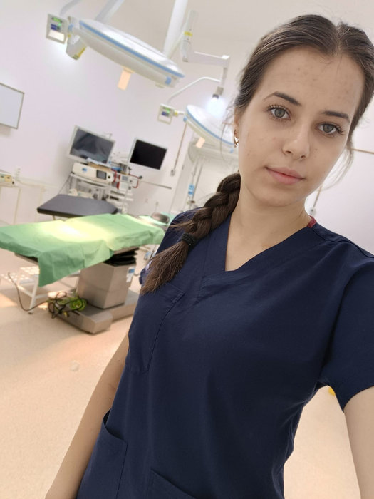 Andreea studia cu seriozitate, ca să ajungă un medic de renume foto: Facebook