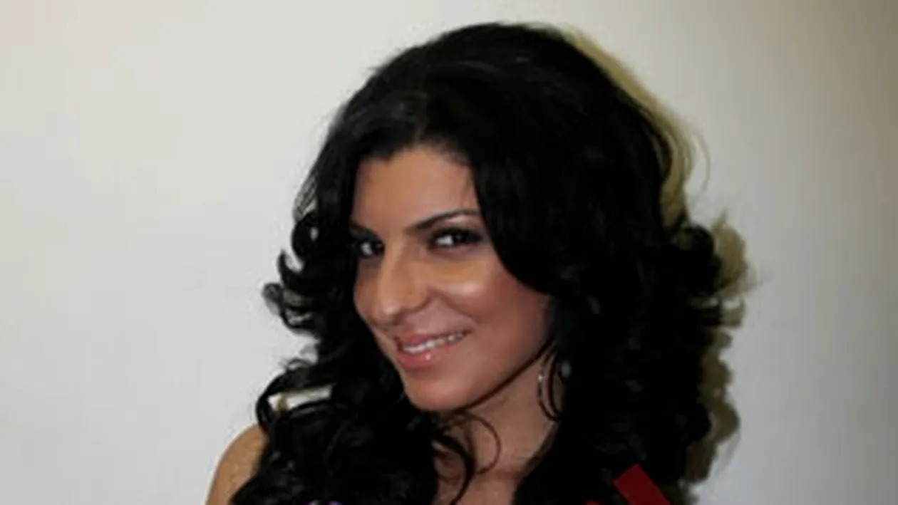 VIDEO Andreea Tonciu nu merge cu orice masina! Vedeta a facut figuri cand a fost luata cu mirobuzul!