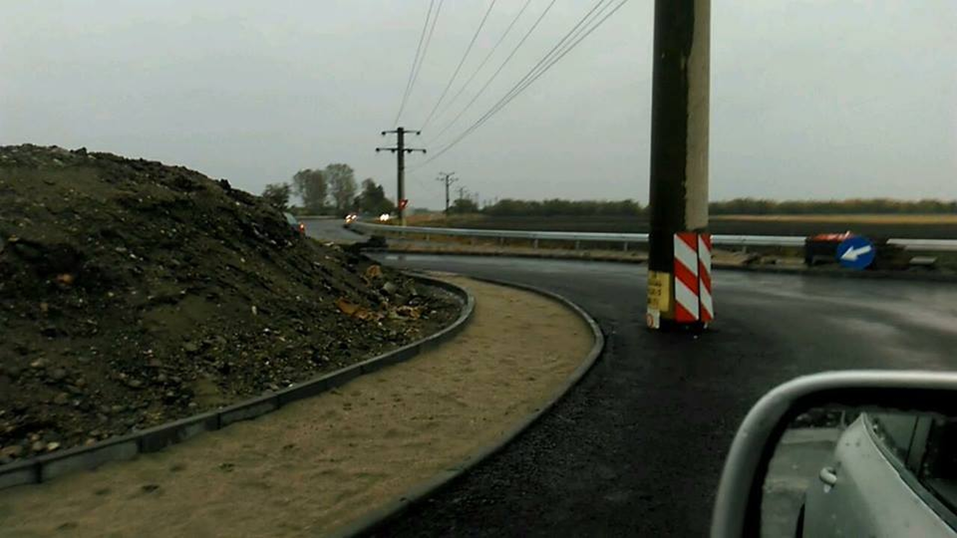 Stâlpul din giratoriu, noua "minune" din Caracal