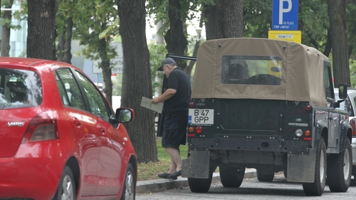 Florin Calinescu merge unde trebuie, dar parcheaza unde poate!