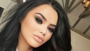 Carmen de la Sălciua și-a schimbat din nou look-ul. Cum arată acum artista, după ce s-a tuns mai scurt ca niciodată. FOTO