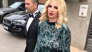 Lux şi bogăţie la botezul băieţelului Andreei Bănică! Cu ce maşini au venit invitaţii