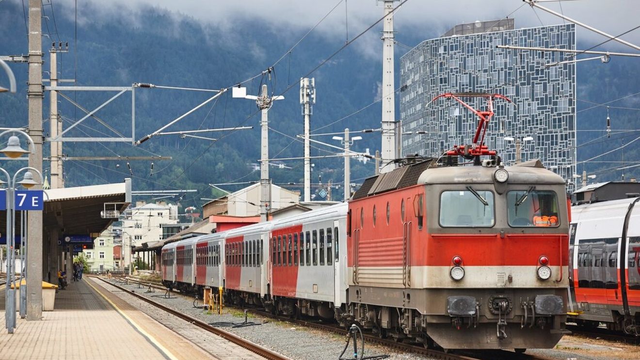 Un bărbat de 59 de ani a murit într-un tren care circula pe ruta Vaslui-Iași. Polițiștii fac cercetări
