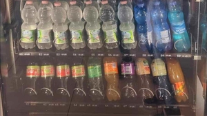 Nu este o eroare! Ireal cât costă o sticlă de Cola sau Fanta, la 0.5l, în aeroportul din Iași