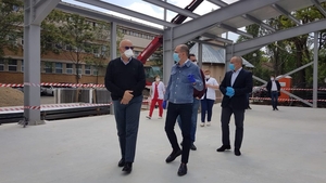Primarul Sectorului 4, Daniel Băluță, și secretarul de stat Raed Arafat, pe șantierul celei mai moderne Unități de Primiri Urgențe din România, construită în curtea Spitalului ”Bagdasar-Arseni” din București