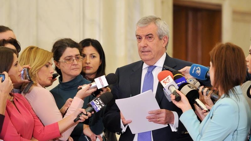 Călin Popescu Tăriceanu își studiază, în lipsa avocatului, dosarul trimis Senatului de către DNA