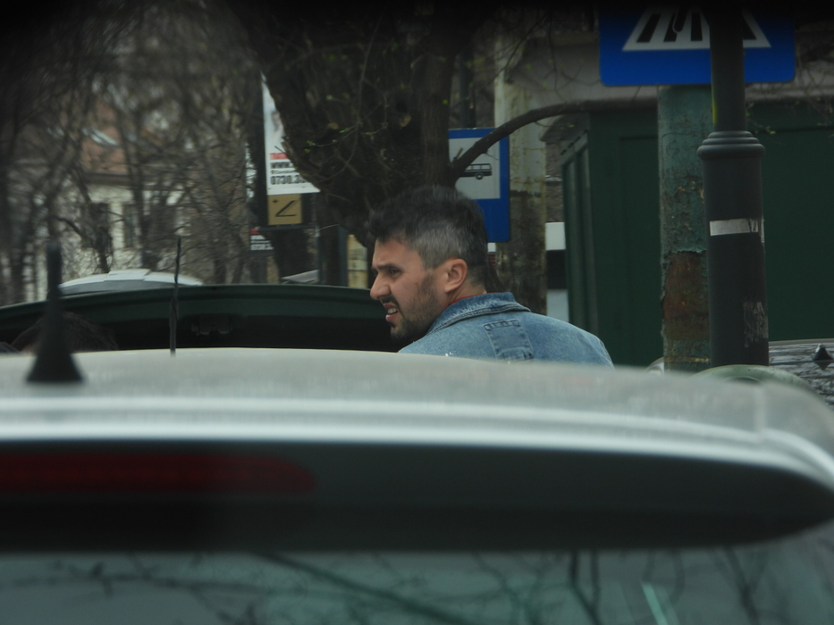 Marian Duță iese din mașină cu un scop precis/ Sursă foto: CANCAN.RO