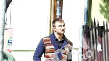 Bogdan Vladan, singur la festivitatea de absolvire. Doar colegii de clasa si parintii acestora l-au aplaudat cand a urcat pescena