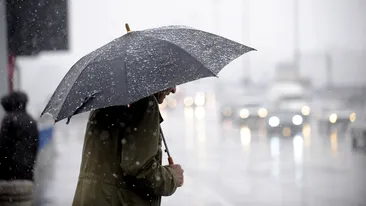 ANM a transmis o avertizare meteo de vreme rea pentru toată țara! Weekend cu ninsori, ploi și polei