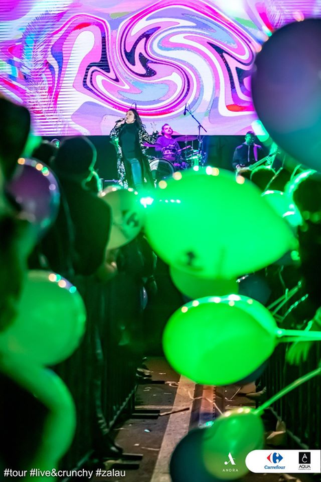 Surpriză! Andra Măruță chiar e însărcinată?! A apărut cu burtica pe scenă, la ultimul concert