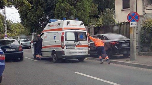 Mașini cu peste un milion de kilometri la bord în Serviciul de Ambulanță Dolj. Echipajele de intervenție rămân frecvent în drum