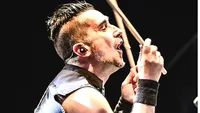 Bateristul trupei rock The Offspring, dat afară pentru că refuză să se vaccineze