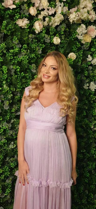 Valentina Pelinel a împlinit astăzi 38 de ani. Cum și-a serbat ziua