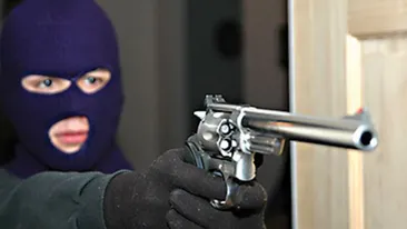 Nimeni nu a mai făcut aşa ceva până acum! Un bărbat din Cehia a jefuit o bancă apoi...: S-a comportat ireproşabil