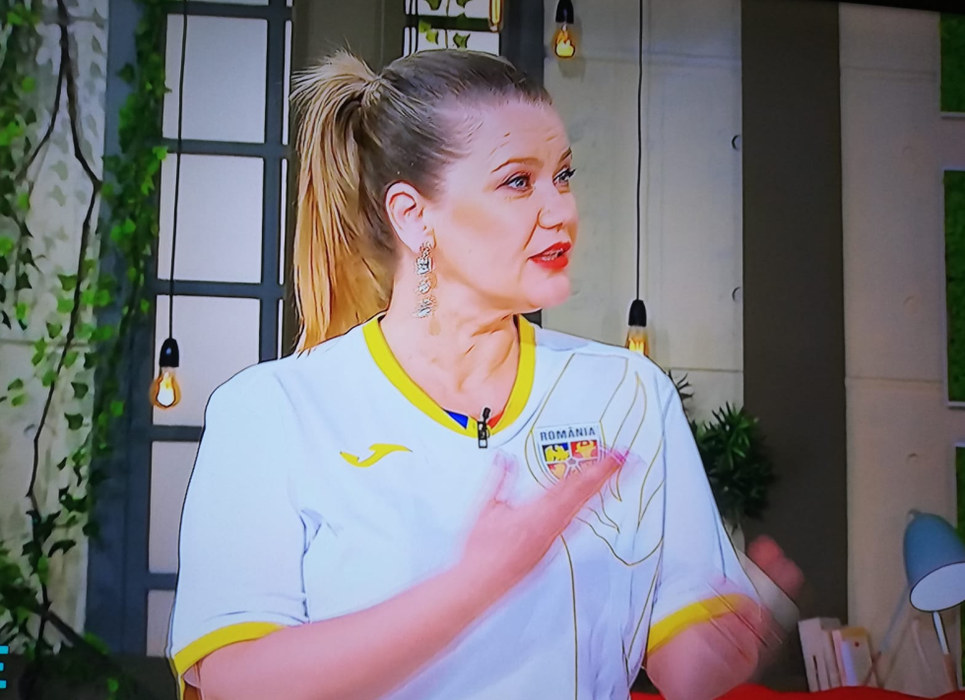 Ioana Cosma și Adela Popescu, miuță chiar în platoul Pro TV! Cove a rămas mască, dar și-a luat apoi revanșa