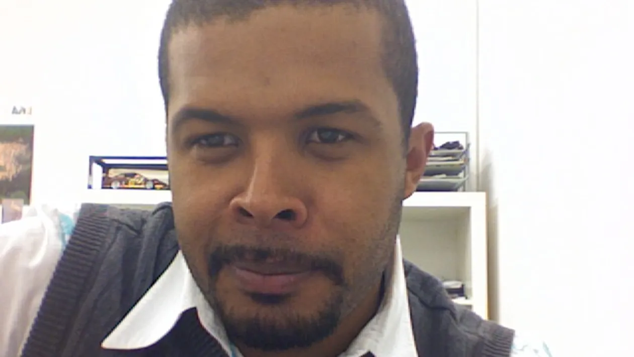 Nu ai fi crezut niciodată ce fetiş ascuns are Cabral! Îi place să urmărească femei care fac felaţie unor morcovi!