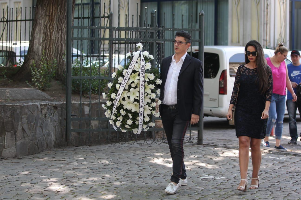 Cu cine şi-a făcut apariţia Luis Lazarus la înmormântarea lui Costin Mărculescu. Mesajul emoţionant: „Prea devreme, Costine”