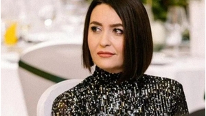 Amalia Năstase, mesaj către Ministerul Transporturilor, după ce a rămasă blocată în aeroport. „E plin avionul și stăm ca prostii în el”