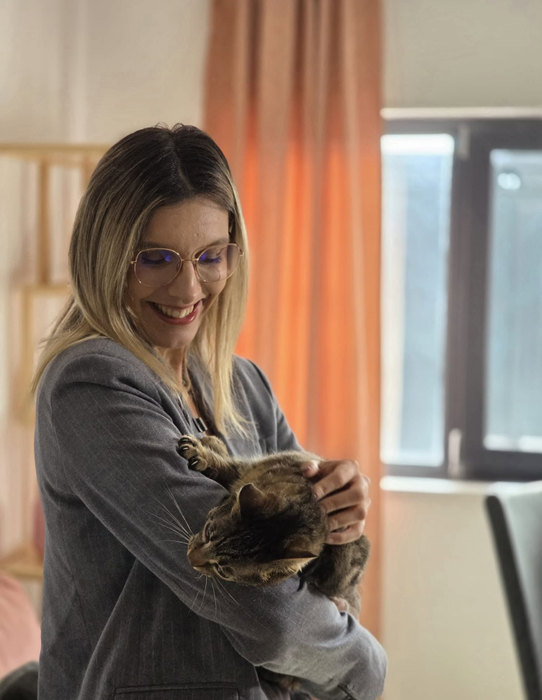 Ce a făcut Diana Buzoianu cu pisica devenită populară. Ce decizie a luat după ce s-a schimbat Guvernul