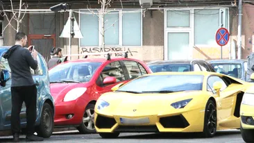 Milionarilor le place sa fie admirati! Cum a fost filmat unul dintre cei mai prosperi oameni de afaceri in fata masinii lui!