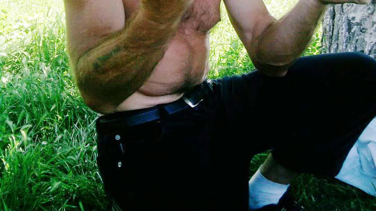 Imagini incredibile cu interlopi care isi fac de cap in puscarie, apoi se lauda pe Facebook!