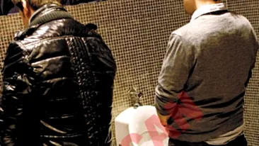 Sedinta foto la pisoar