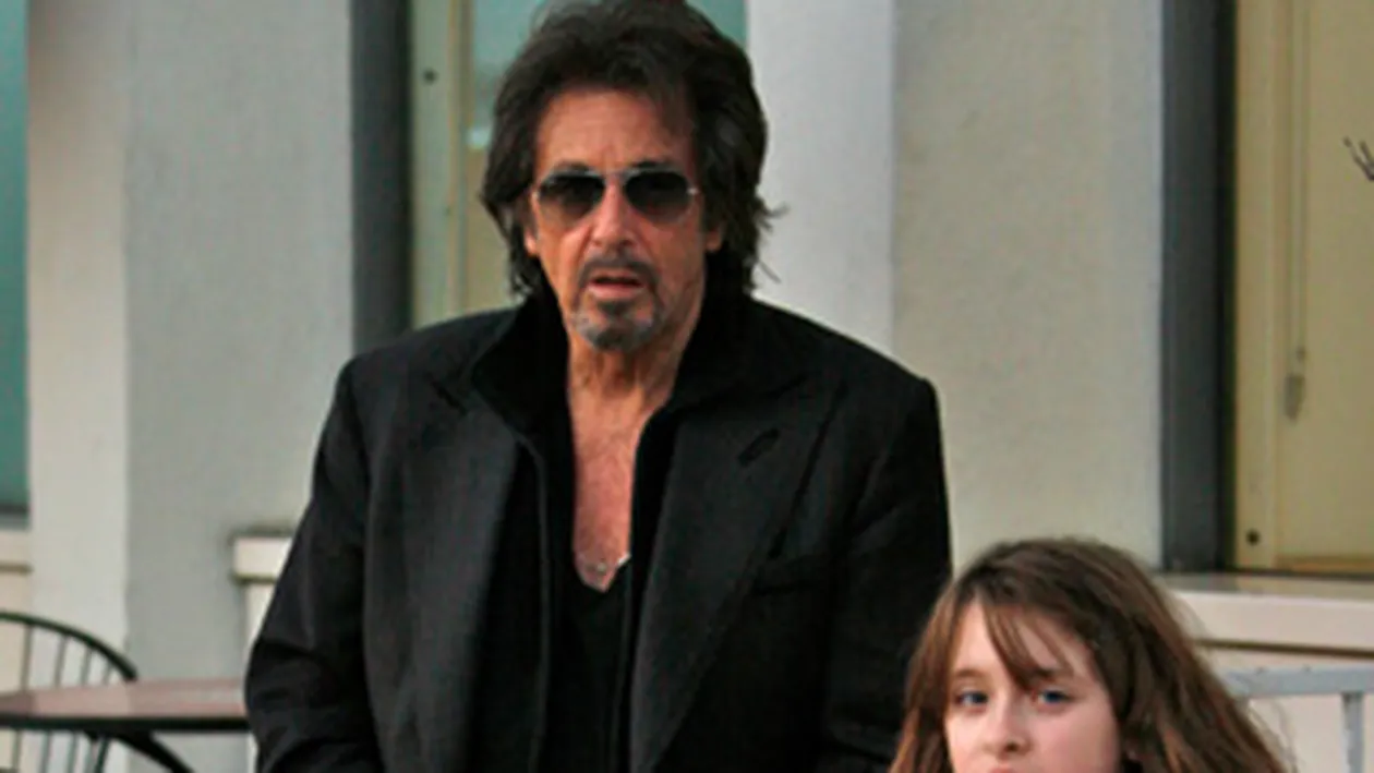 Al Pacino si-a escortat fiica