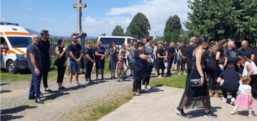 Imagini de la înmormântarea lui Cristian Molnar/ sursă foto: presasm.ro